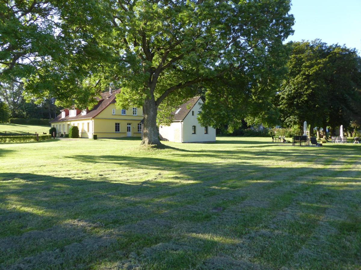 Ferienhaus Gut Rattelvitz Insel Ruegen Gingst Exterior photo